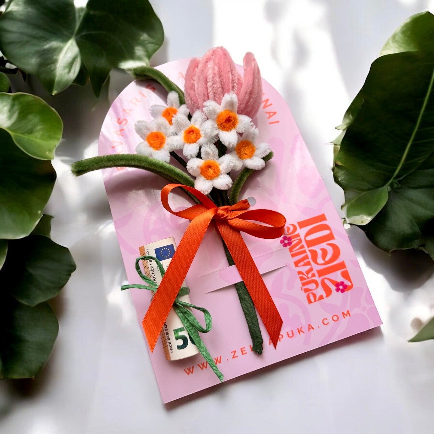 Pūkainie ziedi personalizētā kartītē - tulpe + margrietiņas - Zelta Pūka