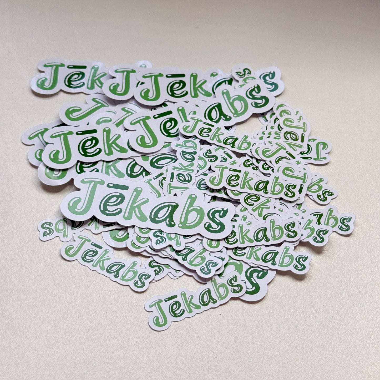 Personalizētu uzlīmju komplekts bērna mantām (60gb.)