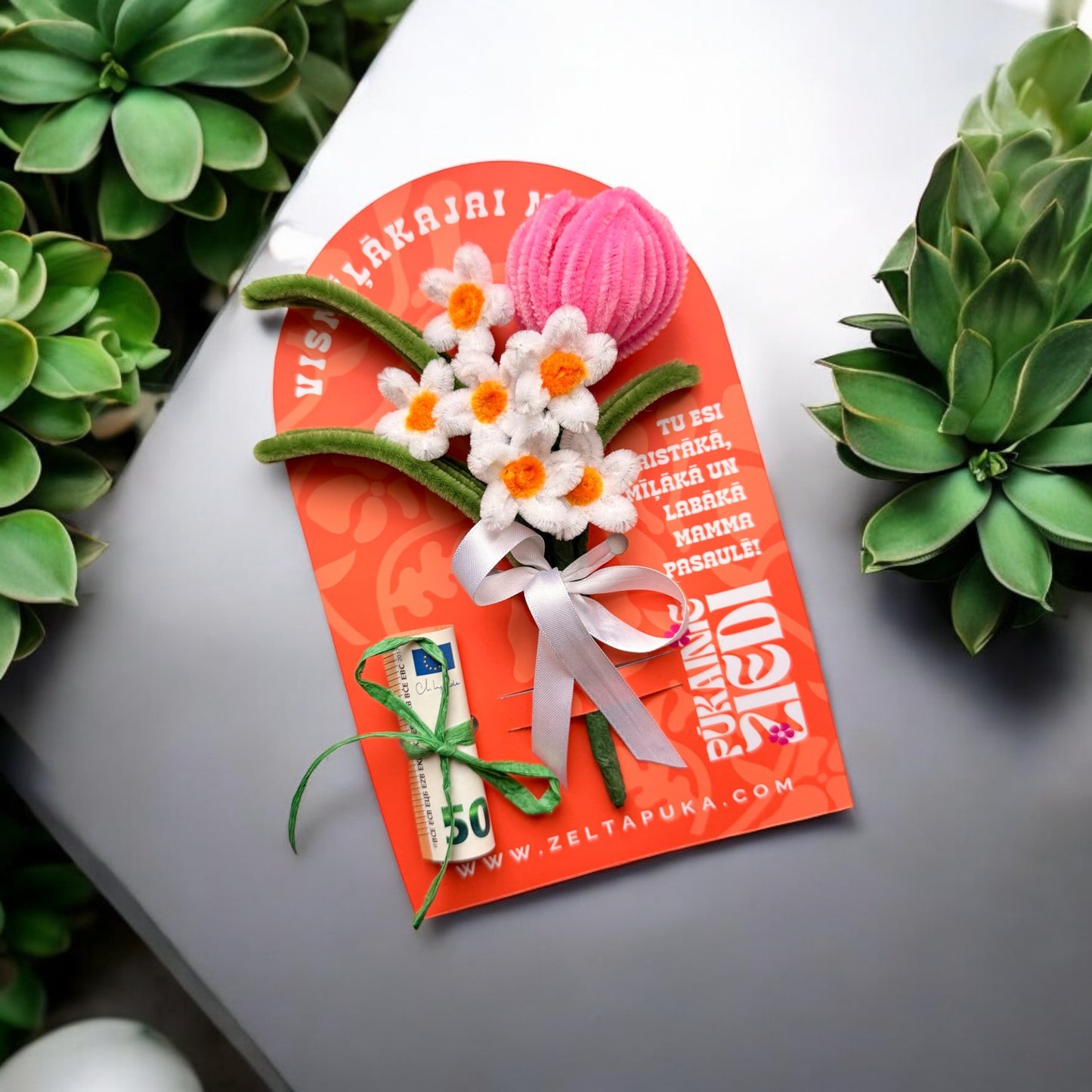 Pūkainie ziedi personalizētā kartītē - tulpe + margrietiņas - Zelta Pūka