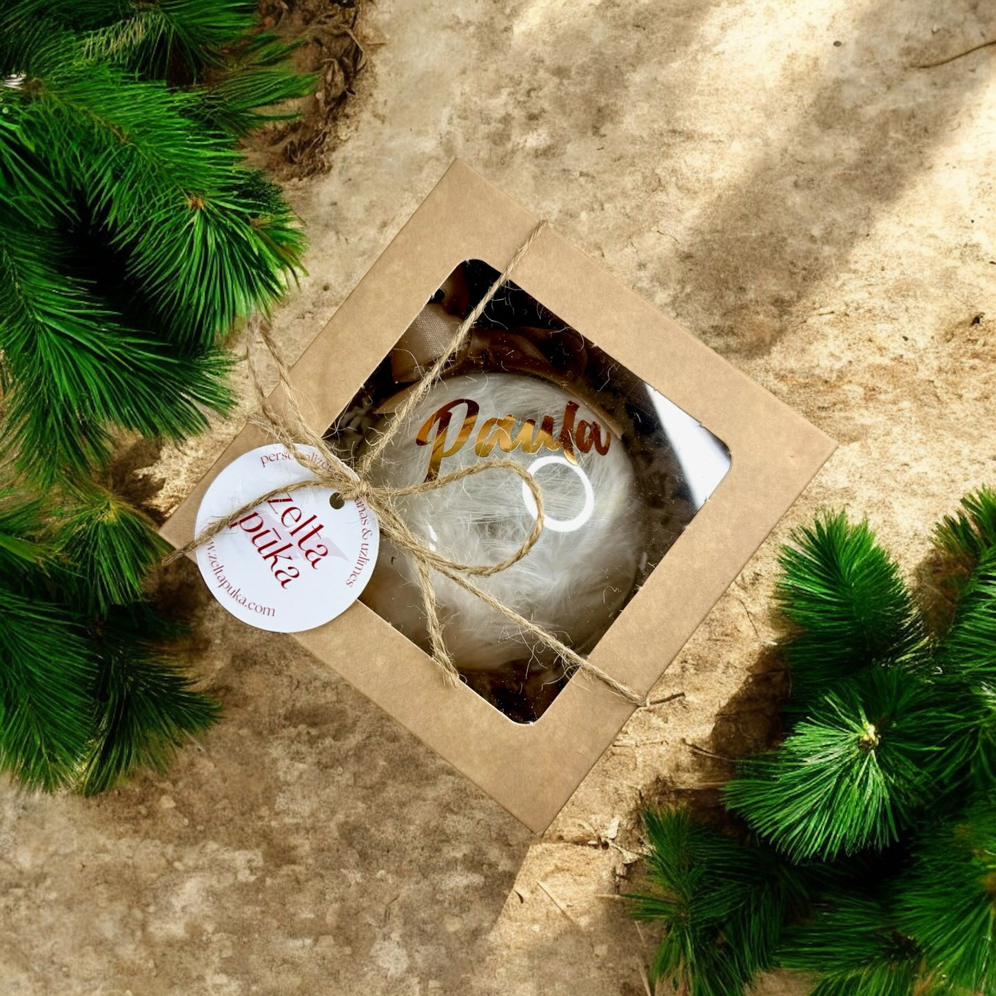 Katra eglītes rotājuma (bumbas) atsevišķa iesaiņošana