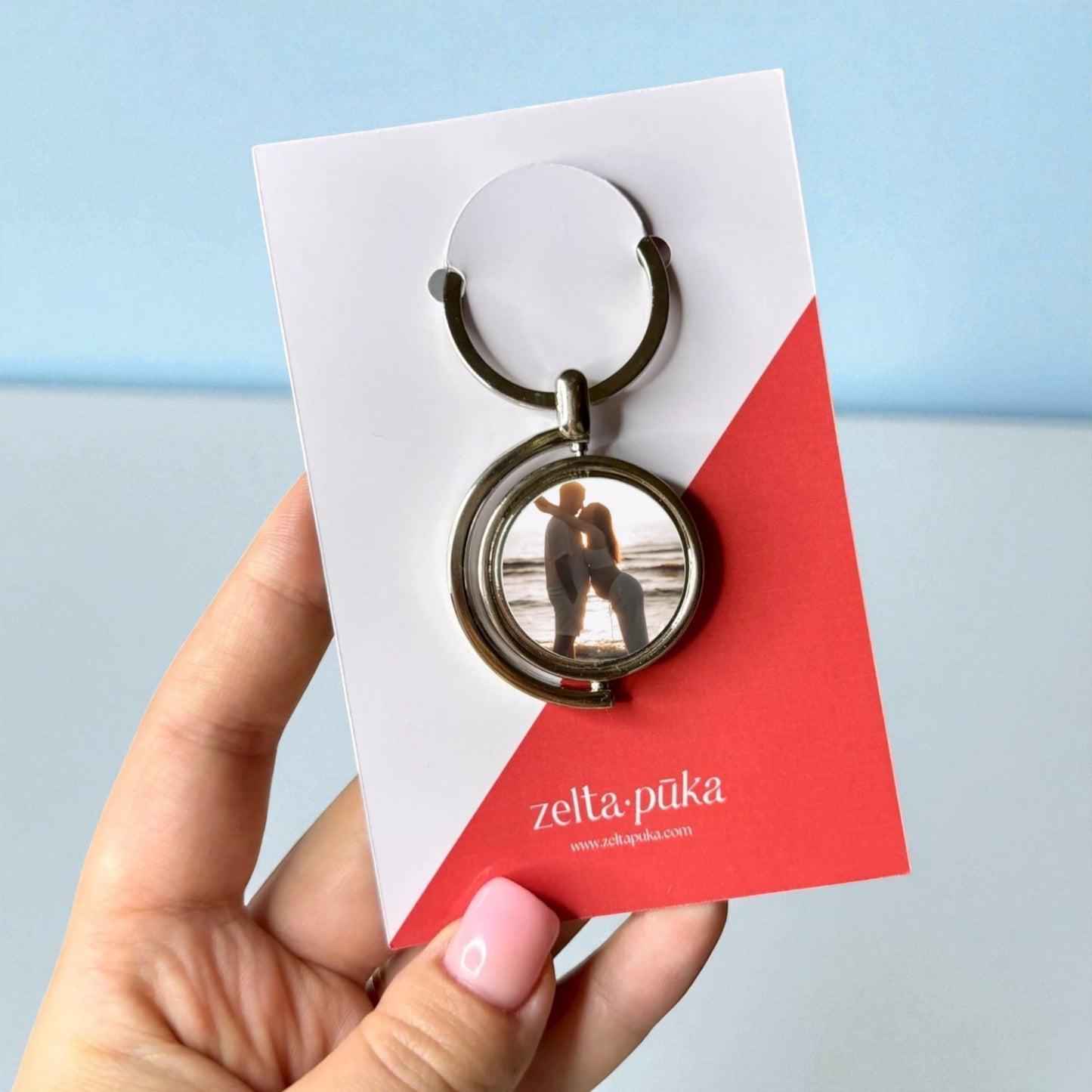 Rotējošs metāla atslēgu piekariņš ar foto