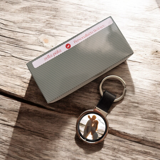 Melns rotējošs atslēgu piekariņš ar foto + kastīte - Zelta Pūka