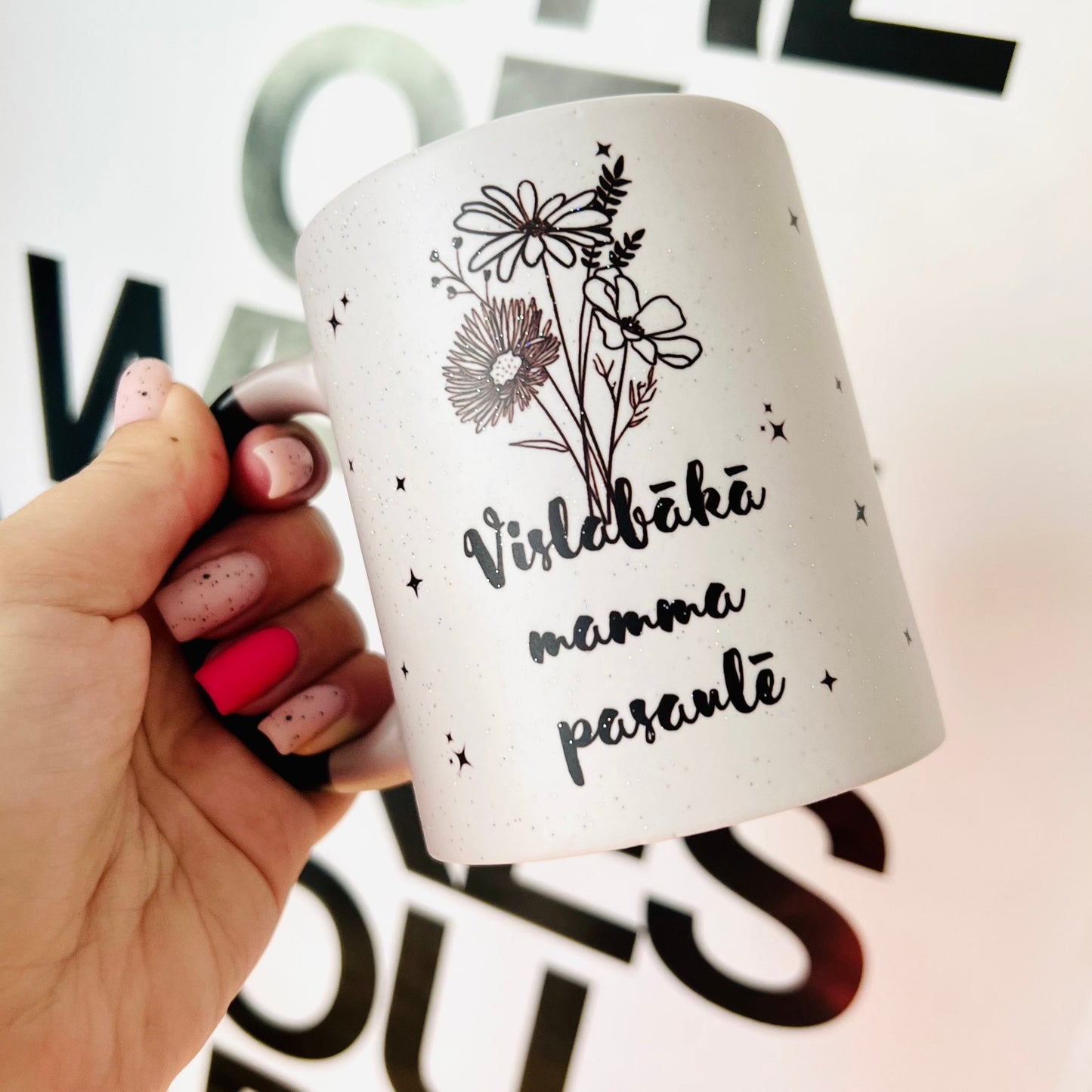 Maģiskā krūze “Sveicu” ar personalizētu tekstu - Zelta Pūka