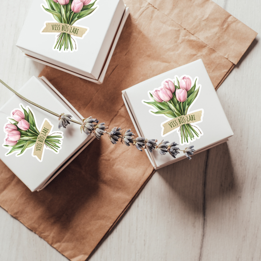 VISS BŪS LABI · uzlīmes ar ziedu ilustrāciju