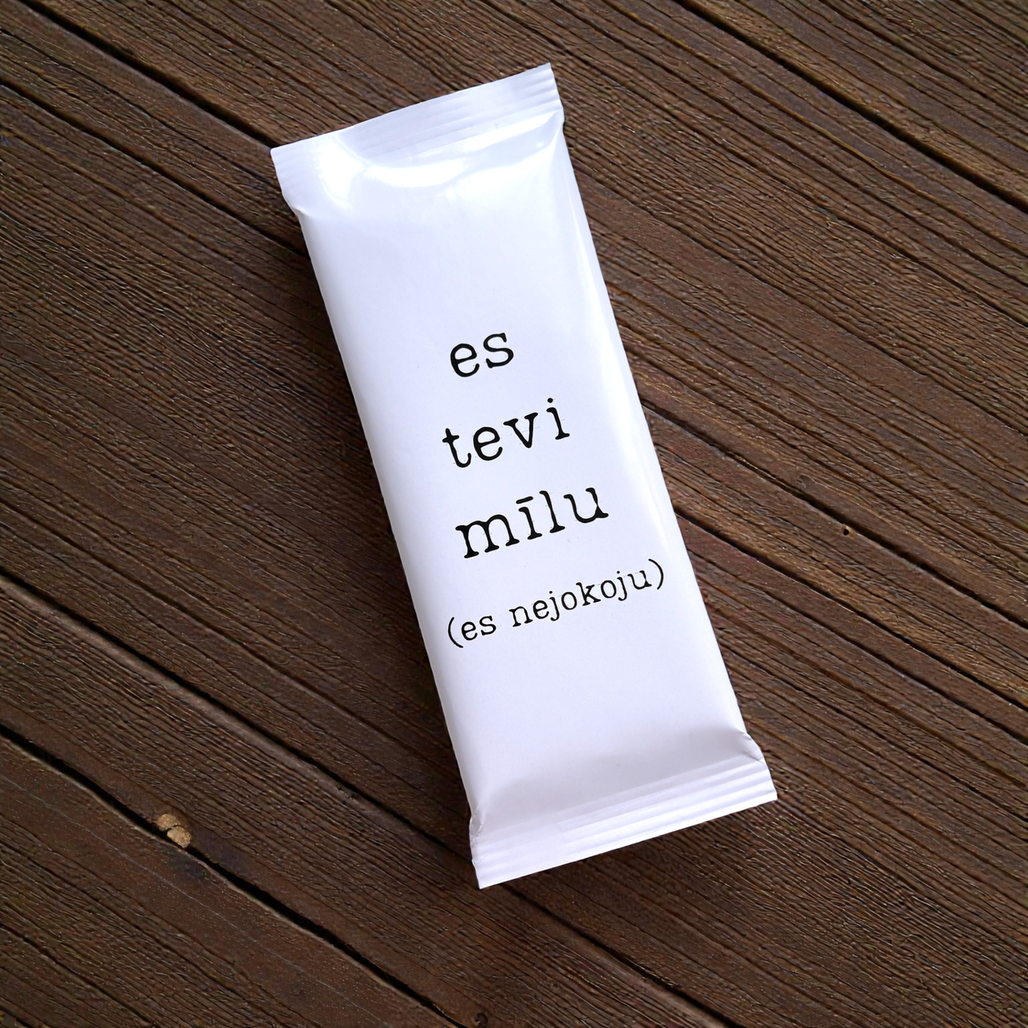 MĪLU / NEJOKOJU - šokolāde ar gatavu dizainu