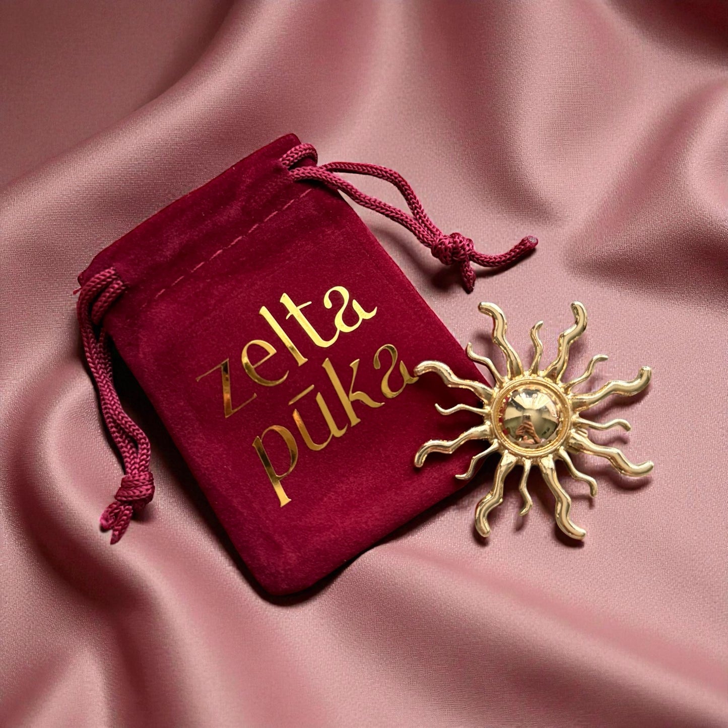 Dekoratīva piespraude SAULE