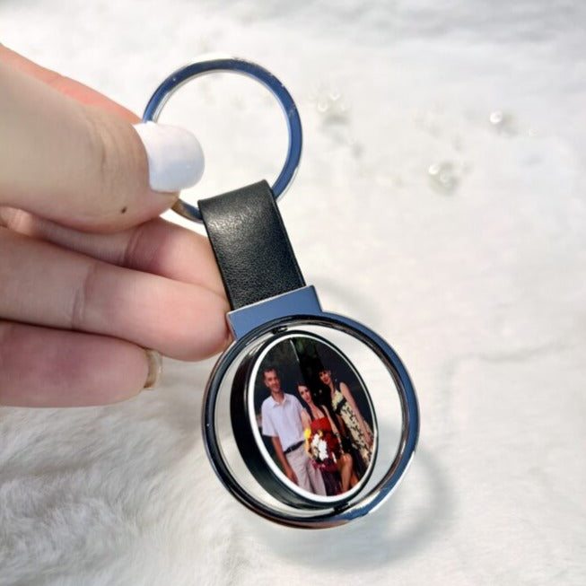 Black rotating keychain with photo + box